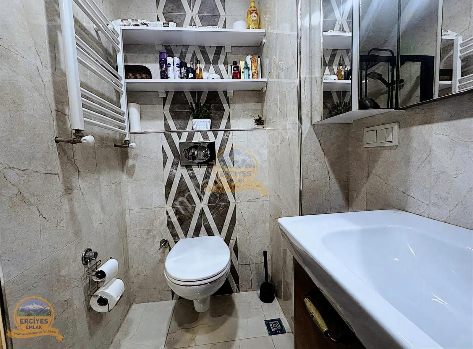 Erciyes'den Kozyatağı'nda Kombili 2+1 Balkonlu 5 Yaşında Binada - Görsel 3