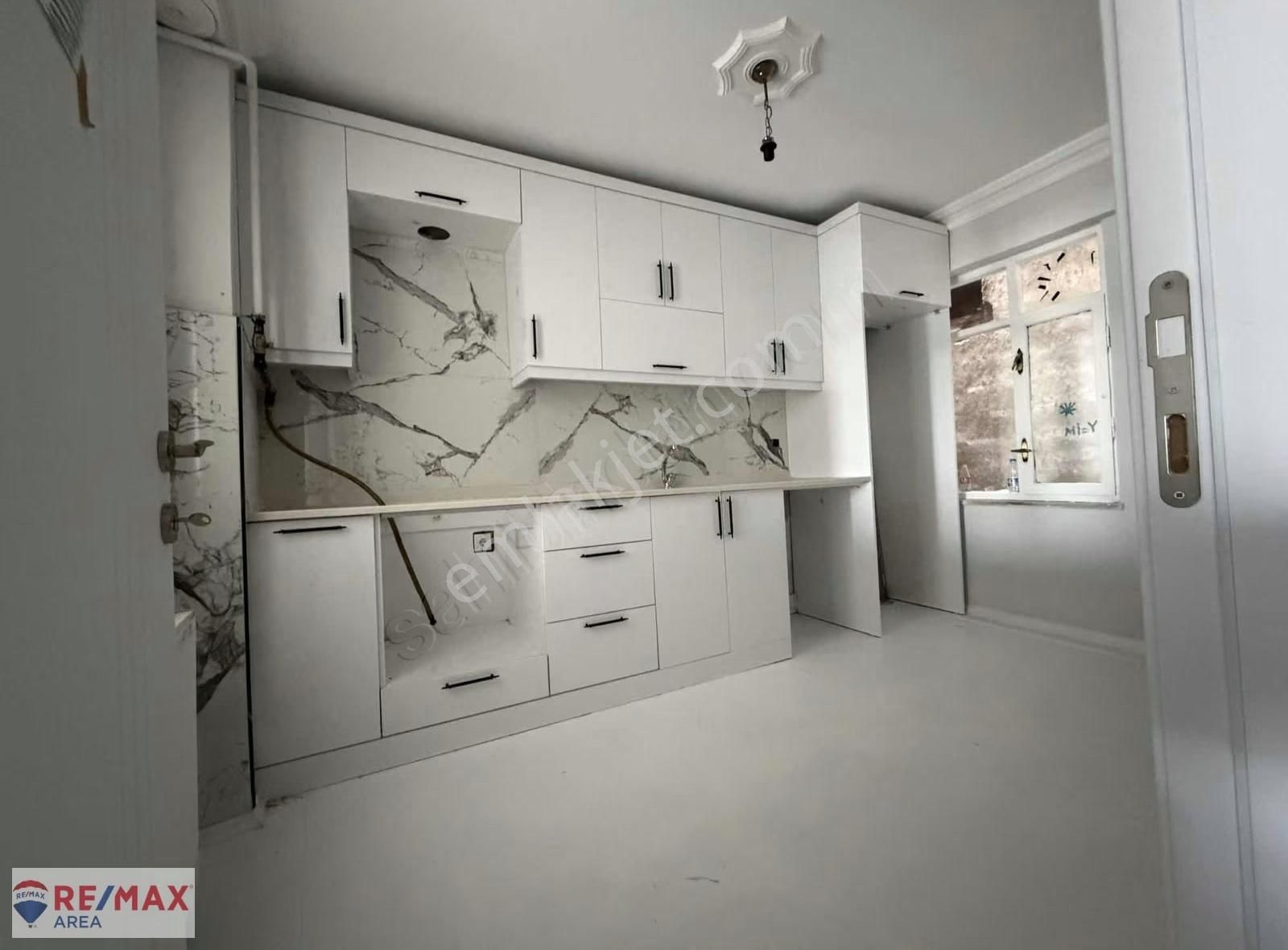 Remax Area Dan Karacabey Emir Sultanda 2+1 Kiralık Daire - Görsel 3