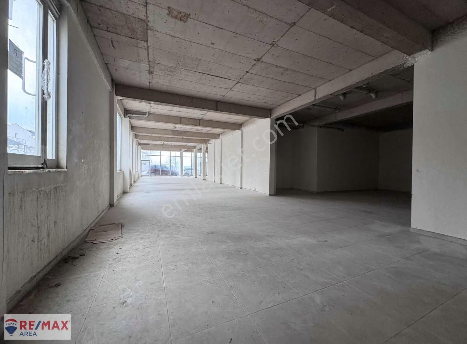 Remax Area Dan Teleferik De Kiralık 569 M2 Köşe Dükkan Depo - Görsel 14