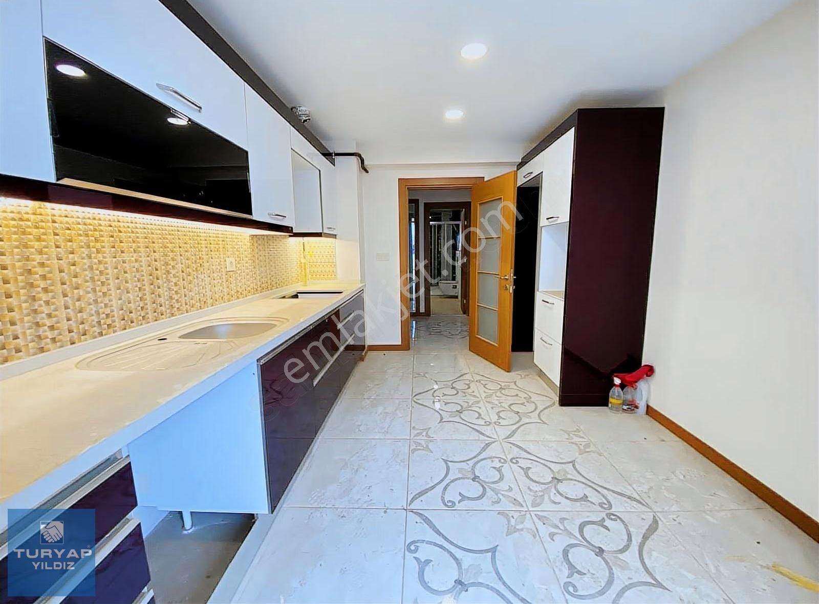 Buca Yenigün Mah Kolej Karşısı Ara Kat Köşe Çift Banyo Asansörlü - Görsel 9