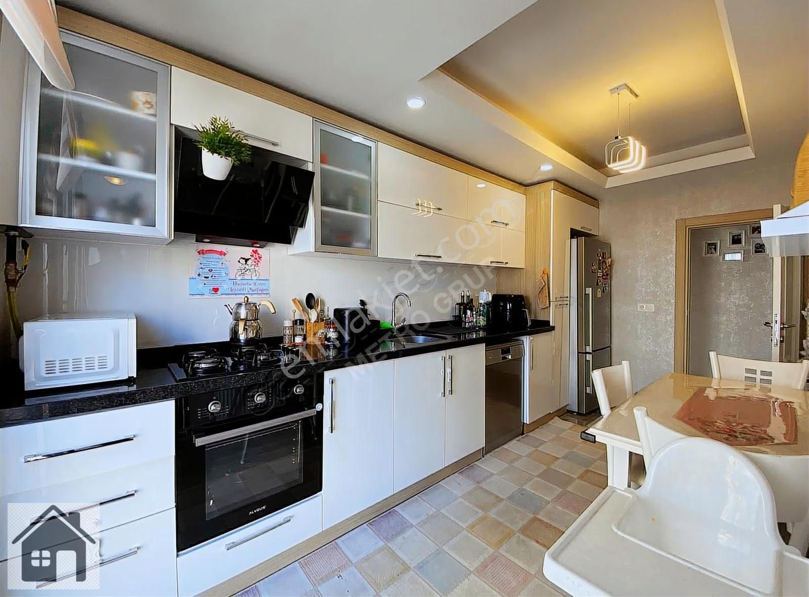 Beylikdün'de Metrobüse Yakın Geniş Lüks 2+1 Daire - Görsel 3