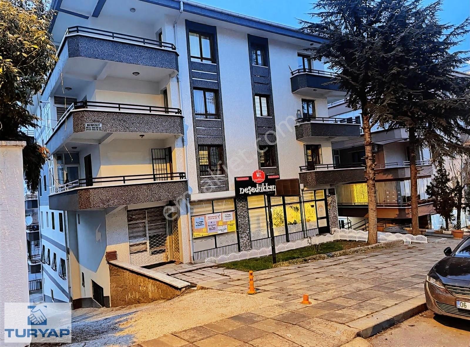 Öveçler Lizbon Caddesi Üzeri 3+1 Kombili Ön Cephe Açık Otoparklı