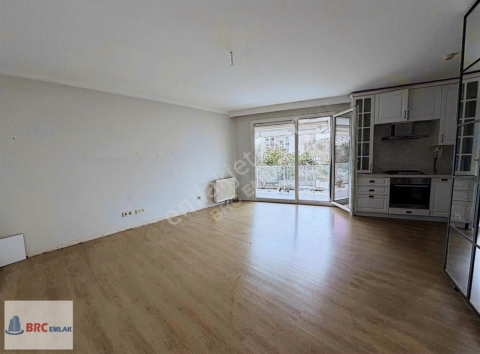 Atakent İstanbul Longe 2 Sitesinde Ara Kat Bakımlı Büyük 2+1 - Görsel 20