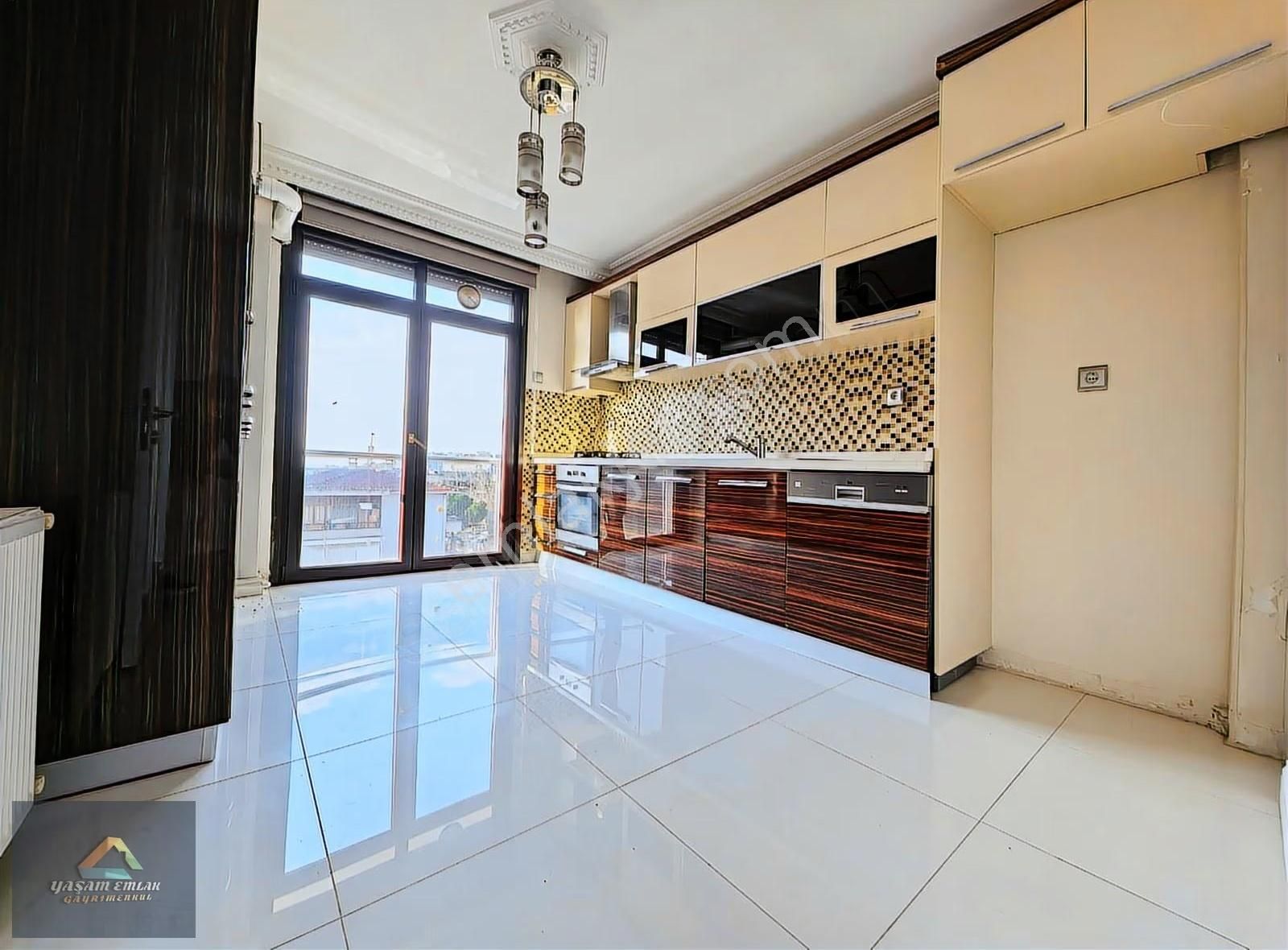 Yaşam'dan Pendik Sahile Yürüme Mesafesinde Satılık 5+1 Dubleks