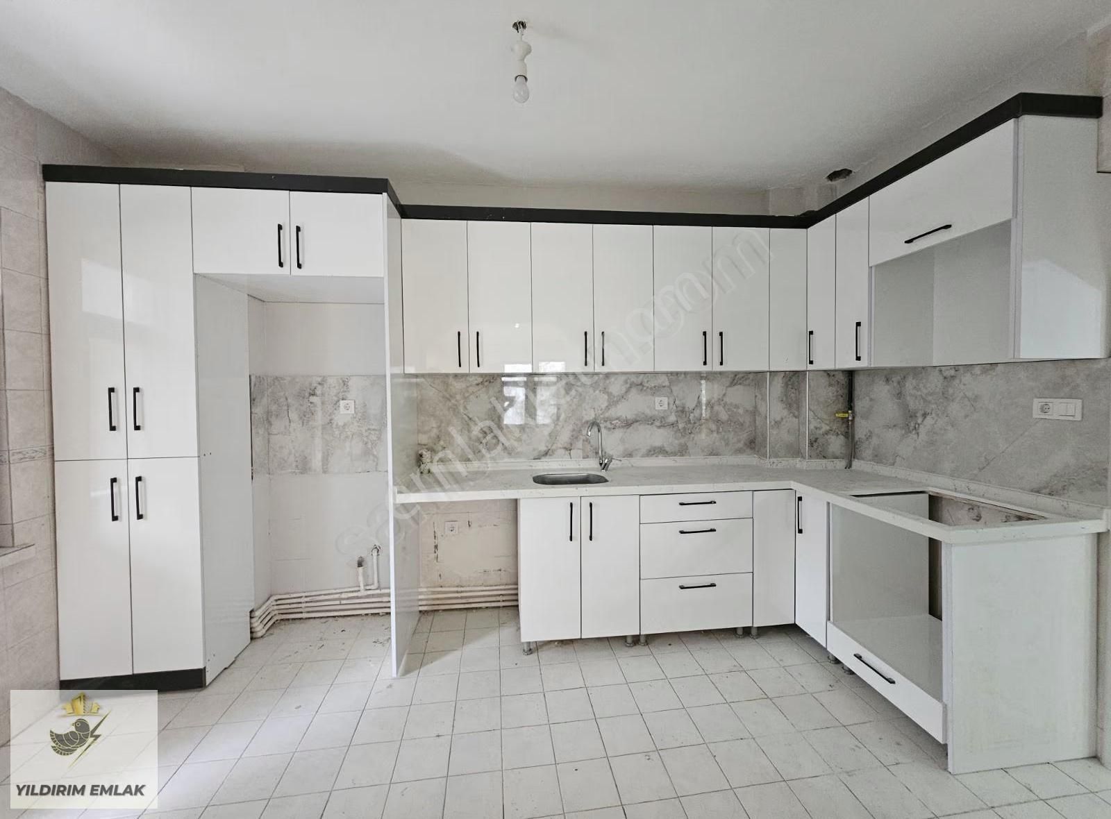 Yıldırım Emlak'tan Fatihte Site İçi Komple Yenilenmiş Daire - Görsel 16