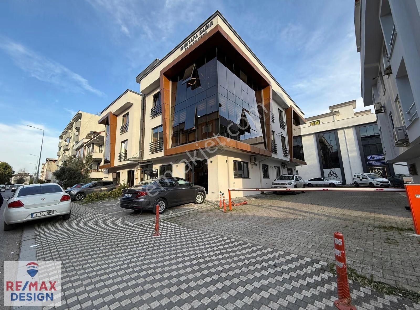 Kurtuluş Mahallesin'de 80 M2 2+1 Satılık Ofis Remax Design
