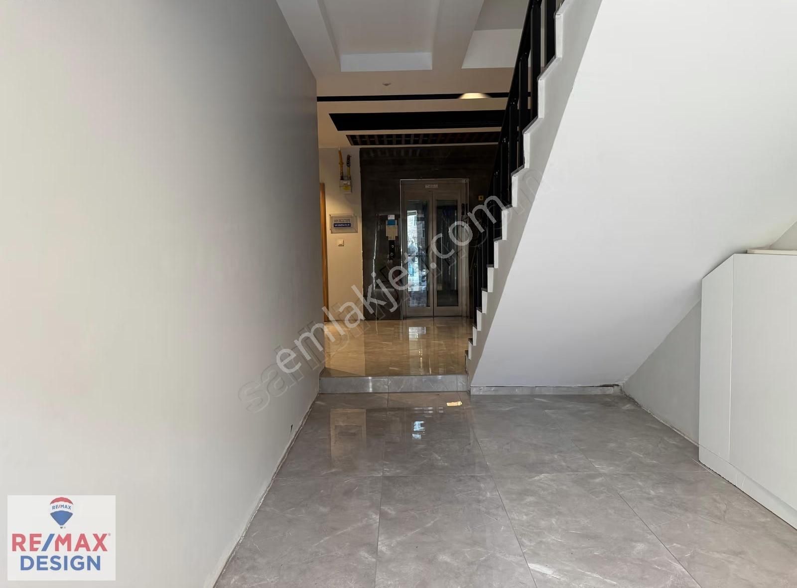 Kurtuluş Mahallesin'de 80 M2 2+1 Satılık Ofis Remax Design - Görsel 11