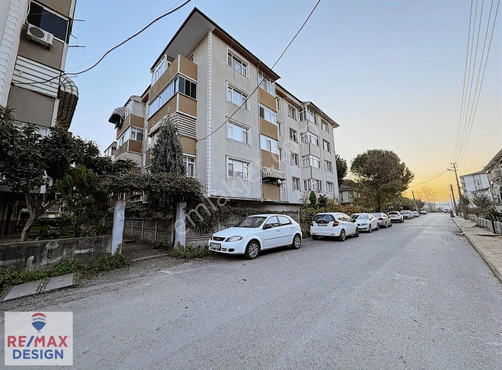 Erenler Yaptaş Bloklarında Kiralık 3+1daire Remax Desıgn