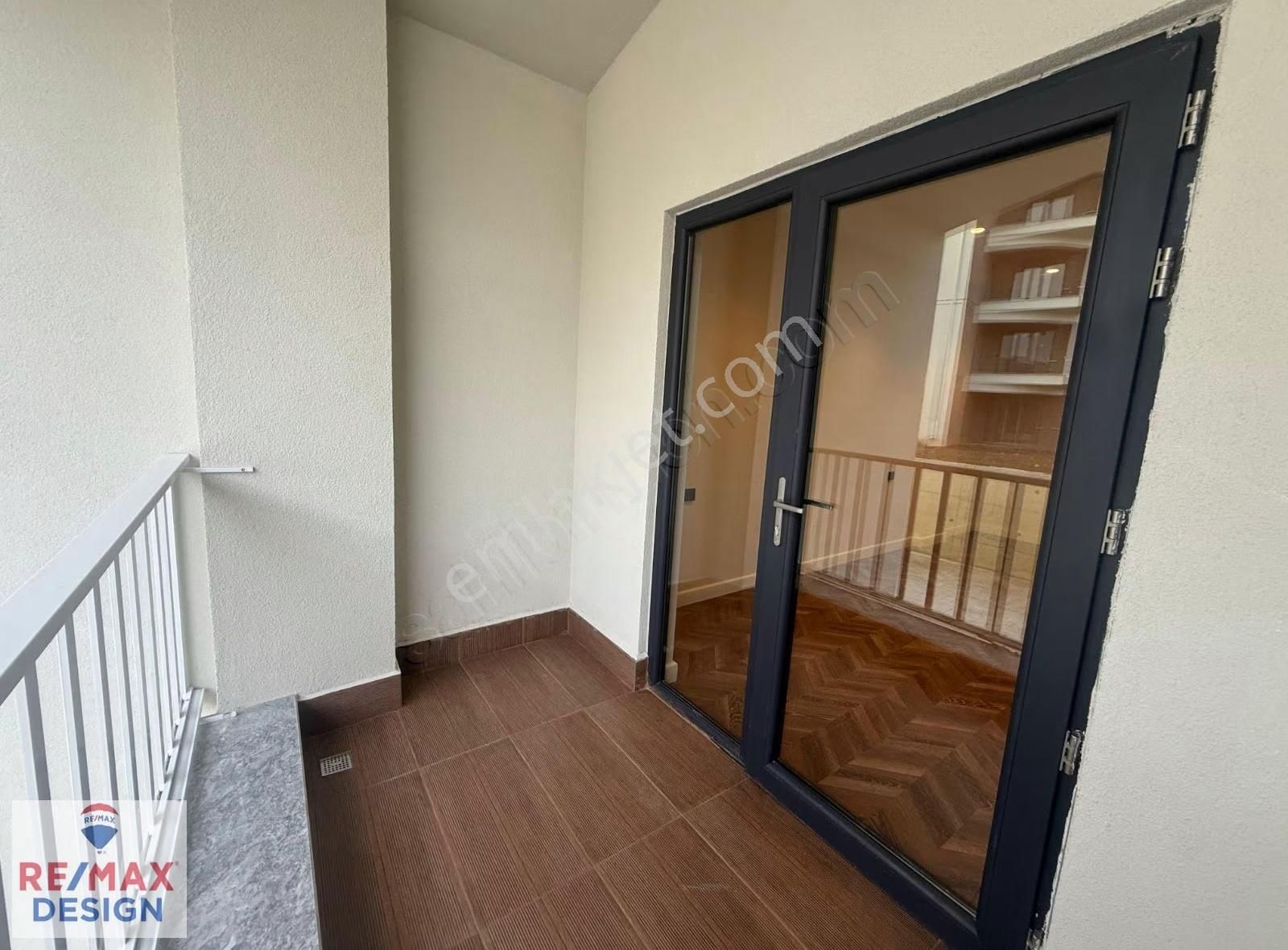 Sakarya'da Satılık Villa Sıfır Manzaralı Lüks 4+1 Remax Design - Görsel 15