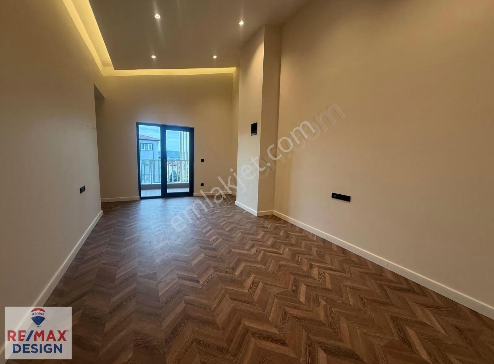 Sakarya'da Satılık Villa Sıfır Manzaralı Lüks 4+1 Remax Design - Görsel 26