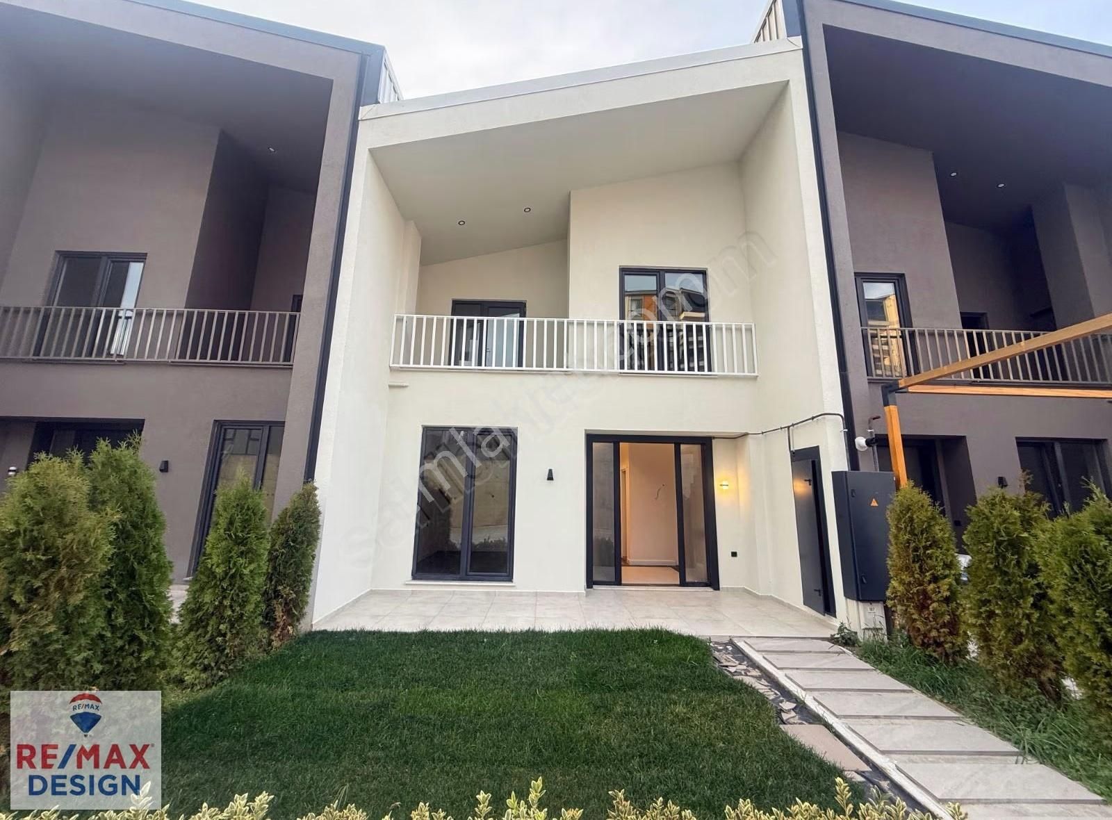Sakarya'da Satılık Villa Sıfır Manzaralı Lüks 4+1 Remax Design - Görsel 8
