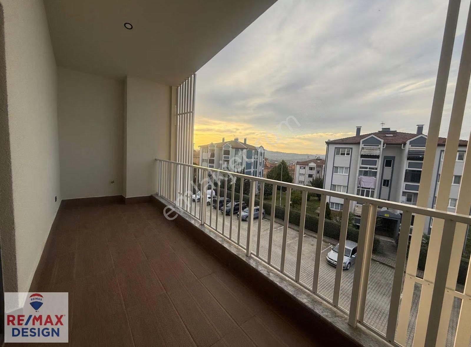 Sakarya'da Satılık Villa Sıfır Manzaralı Lüks 4+1 Remax Design - Görsel 12