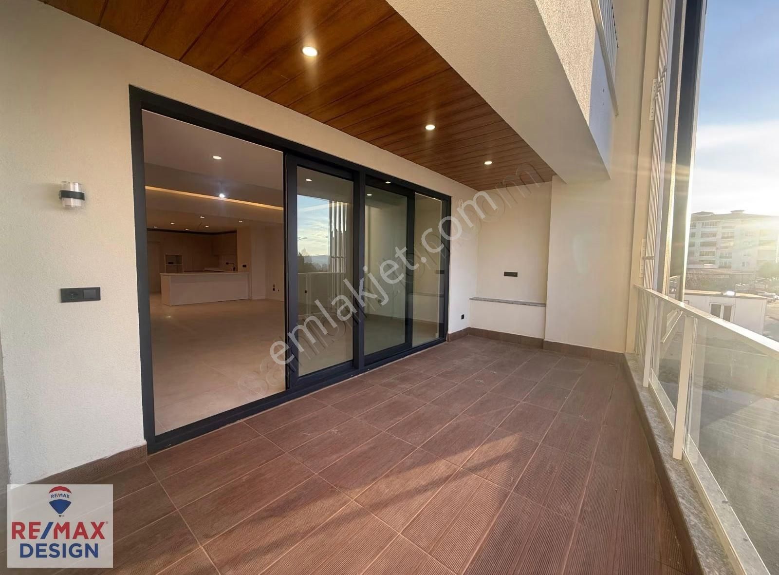 Sakarya'da Satılık Villa Sıfır Manzaralı Lüks 4+1 Remax Design - Görsel 11