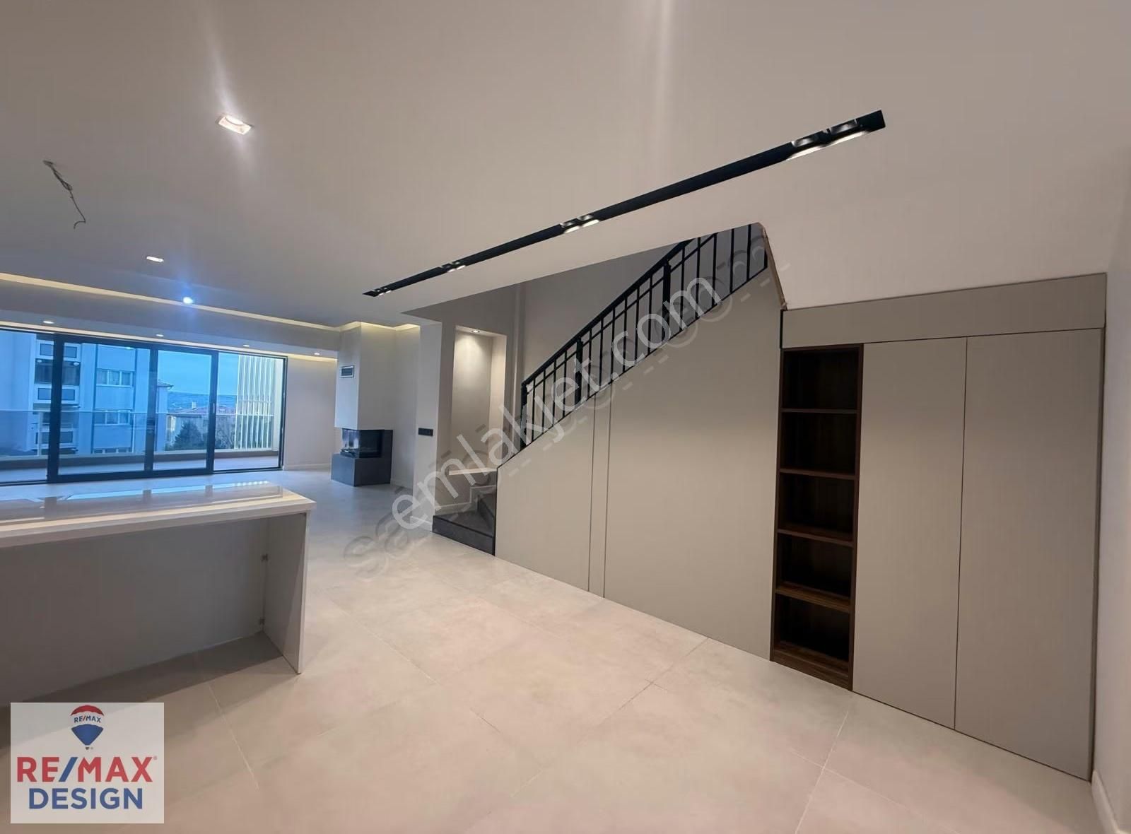 Sakarya'da Satılık Villa Sıfır Manzaralı Lüks 4+1 Remax Design - Görsel 24