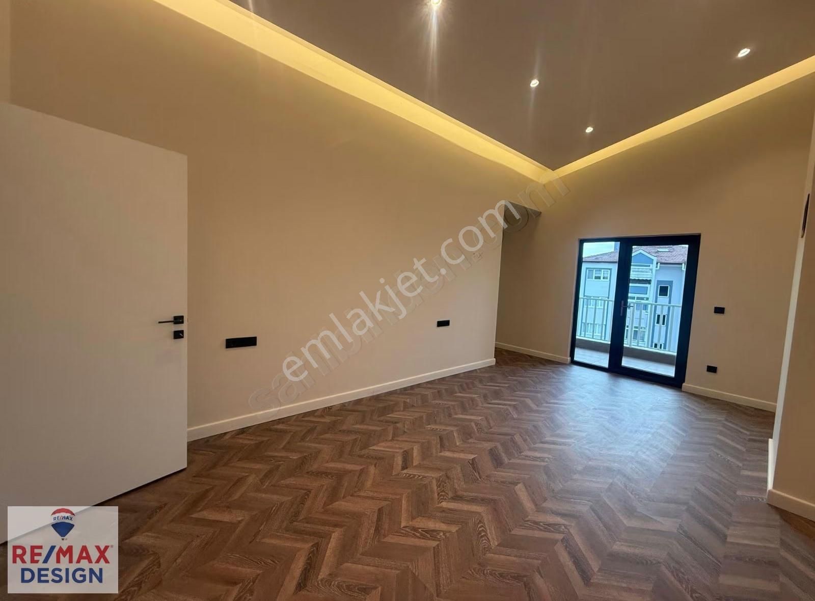 Sakarya'da Satılık Villa Sıfır Manzaralı Lüks 4+1 Remax Design - Görsel 13