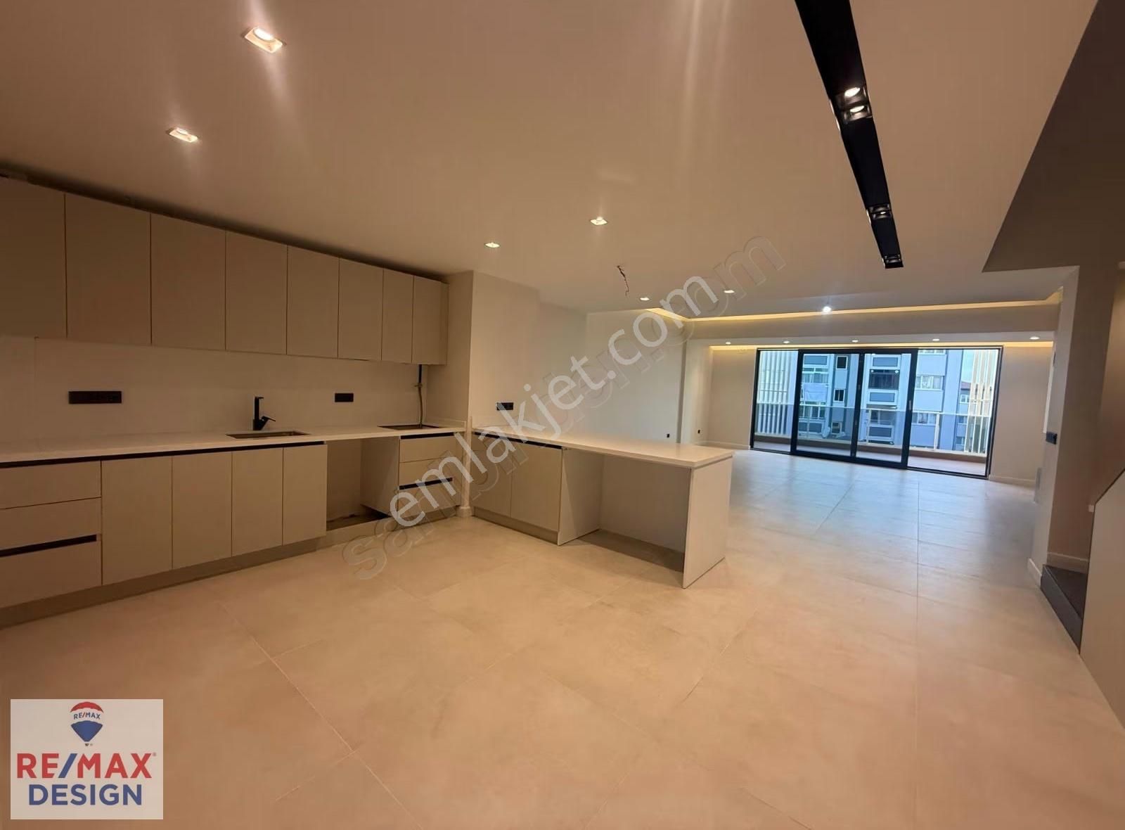 Sakarya'da Satılık Villa Sıfır Manzaralı Lüks 4+1 Remax Design - Görsel 18