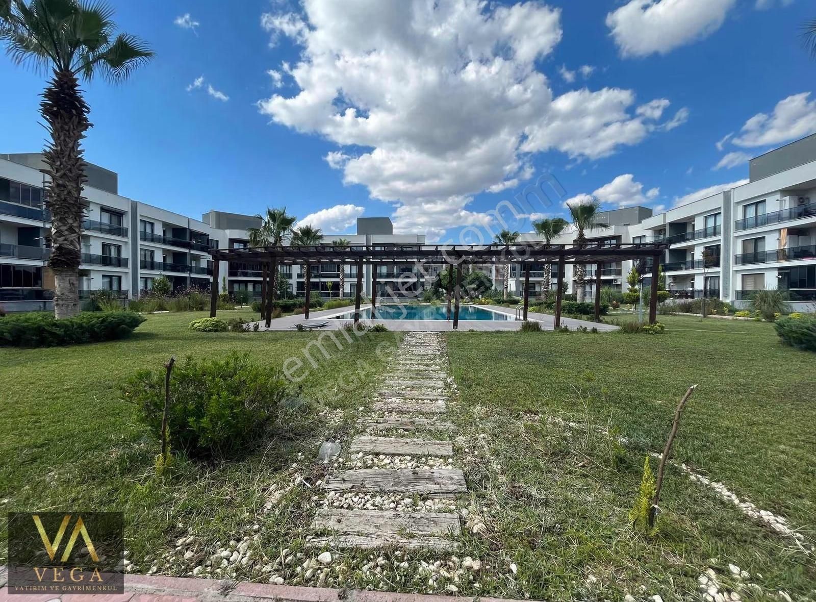 Villalar Bölgesi Site İçinde Satılık Havuz Cephe 1+1 Daire - Görsel 13