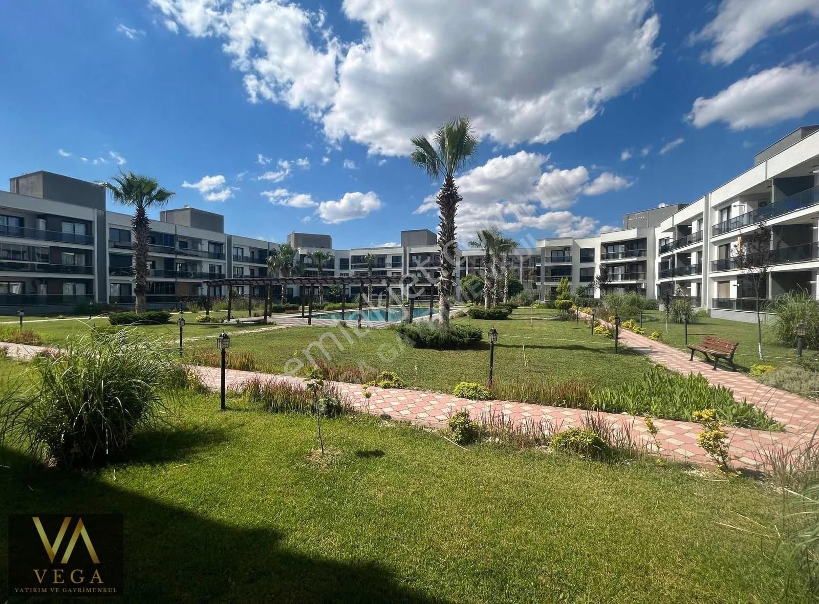 Villalar Bölgesi Site İçinde Satılık Havuz Cephe 1+1 Daire - Görsel 11