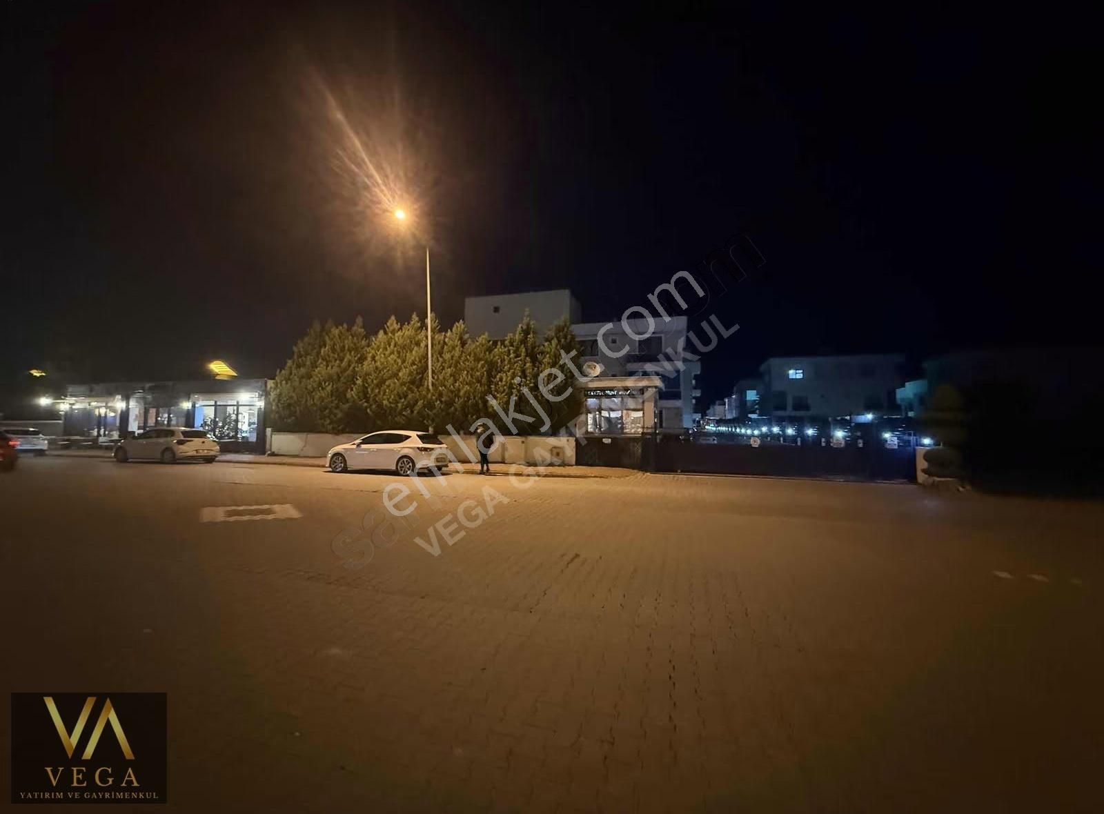 Muradıye Villalae Bölgesinde Site İçinde 2+1 Yüksek Giriş