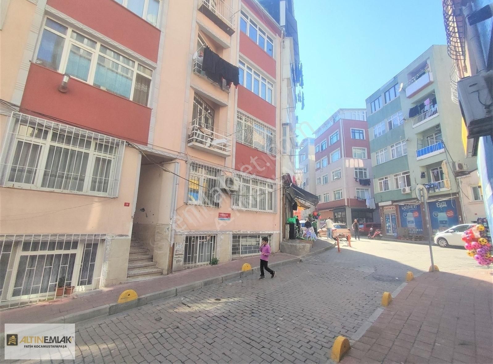 Altın Emlak'tan Kocamustafapaşa'da Hastane Yanı İçi Yapılı 2+1 - Görsel 6
