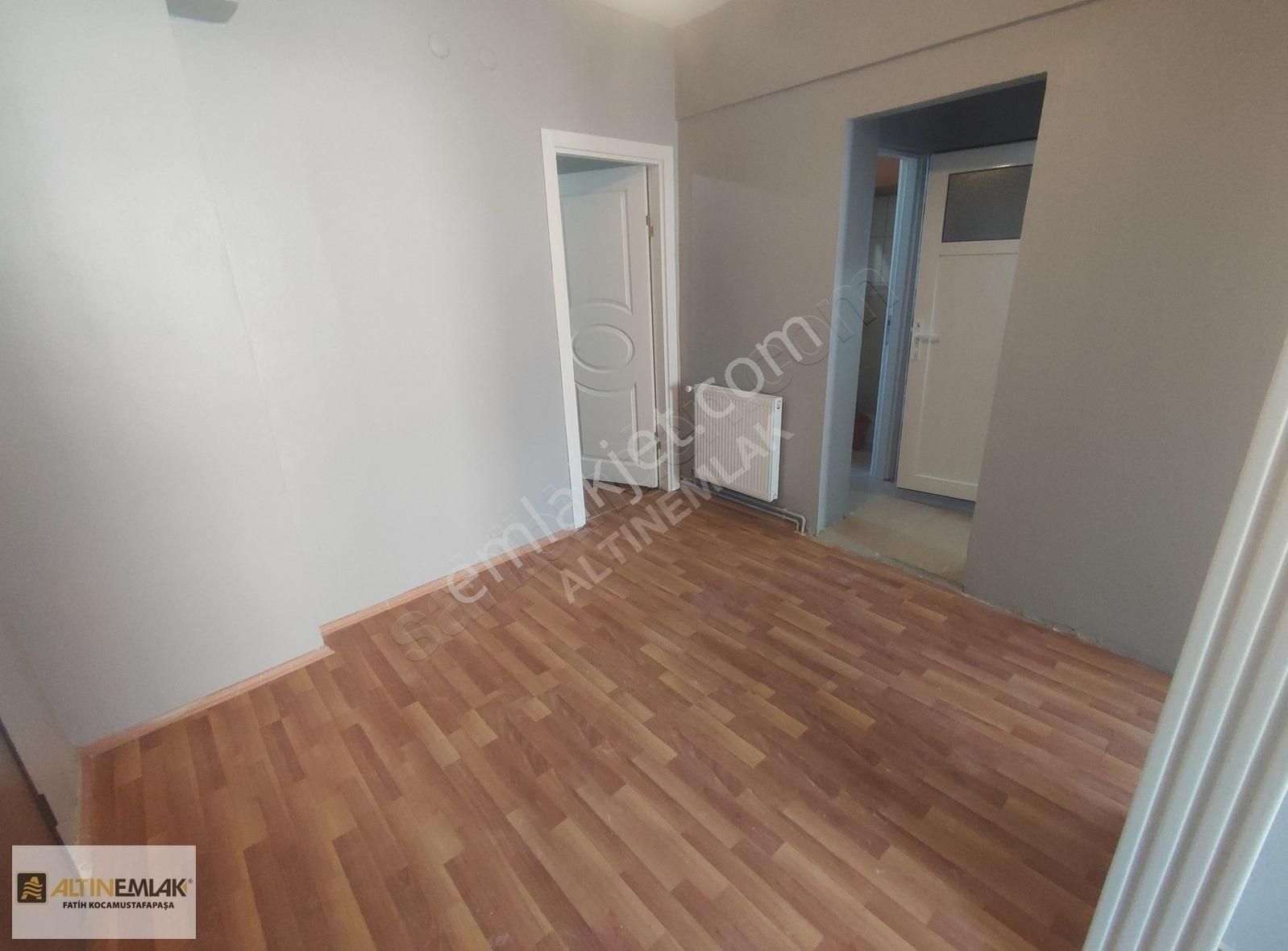 Altın Emlak'tan Kocamustafapaşa'da Hastane Yanı İçi Yapılı 2+1 - Görsel 11