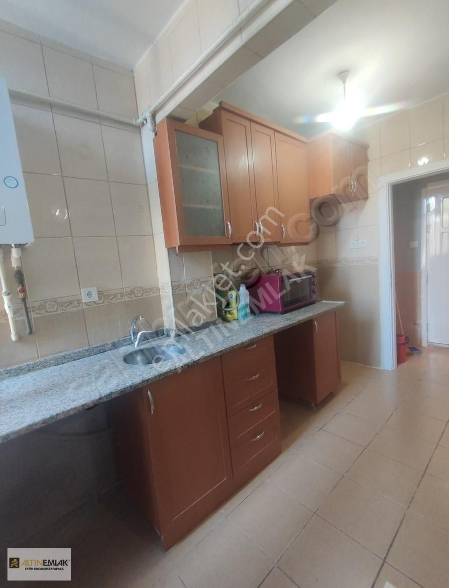 Altın Emlak'tan Kocamustafapaşa'da Hastane Yanı İçi Yapılı 2+1 - Görsel 13
