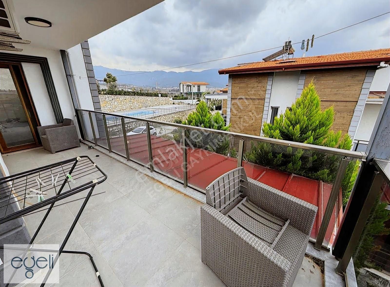 Acilll Deniz Manzaralı Satılık 5+1 Triblex Yazlık - Görsel 3