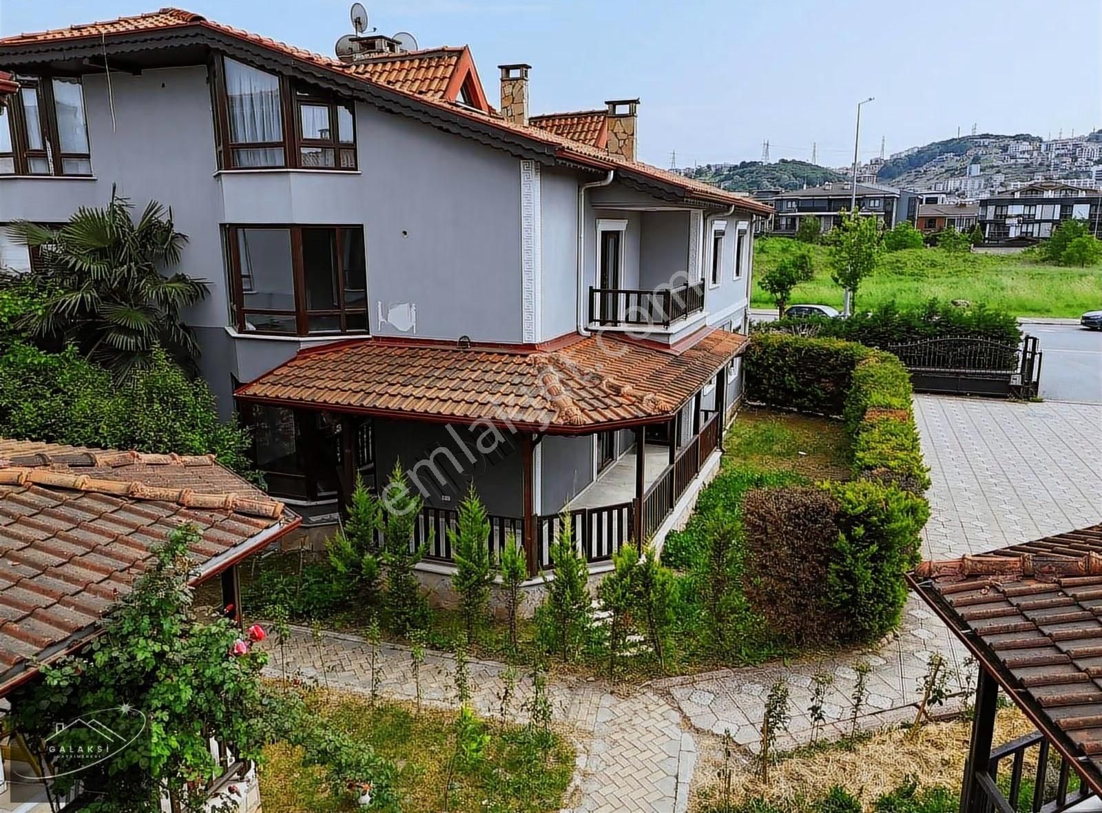 Galaksi Gayrimenkulden 6+1 Serdivanın En İyi Lokasyonunda Villa