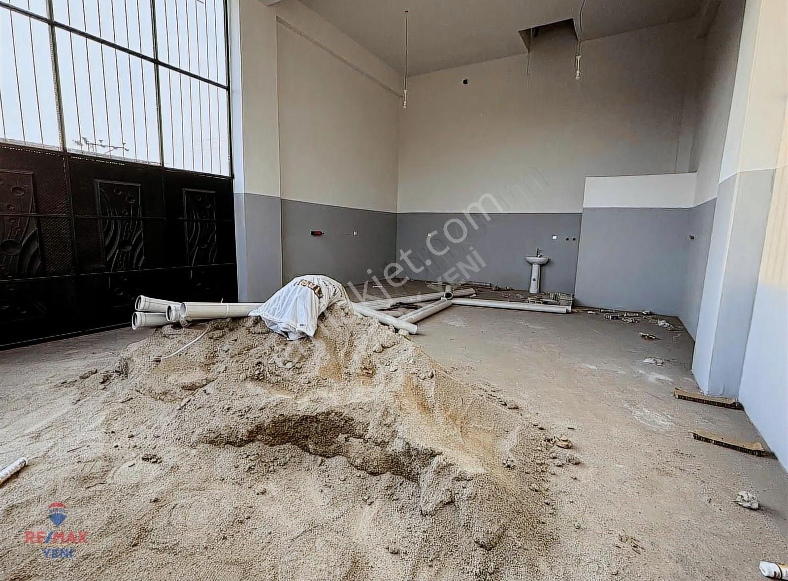 Remax Yeni'den Merkez Sanayide Satılık Köşe İş Yeri - Görsel 17