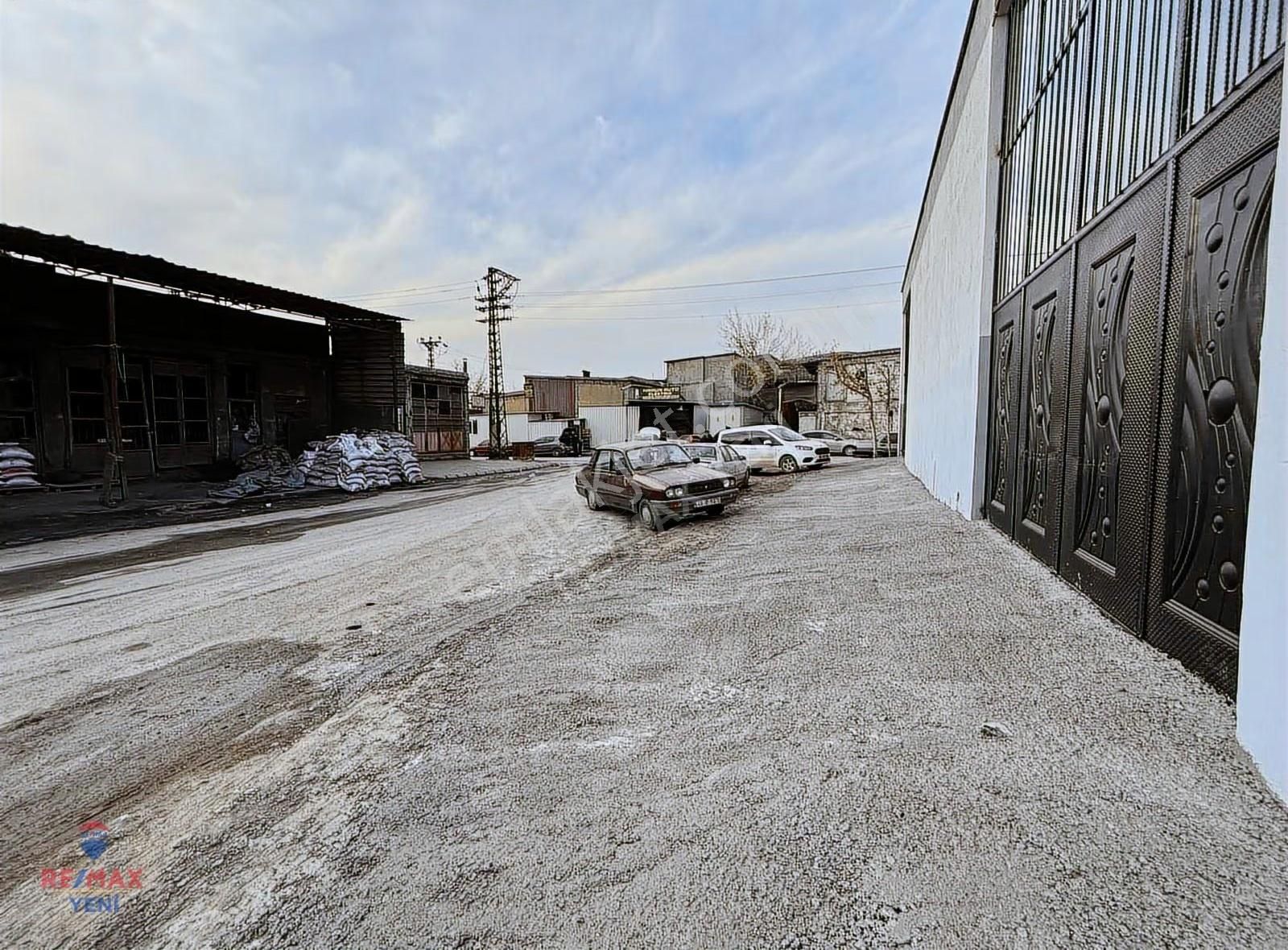 Remax Yeni'den Merkez Sanayide Satılık Köşe İş Yeri - Görsel 4