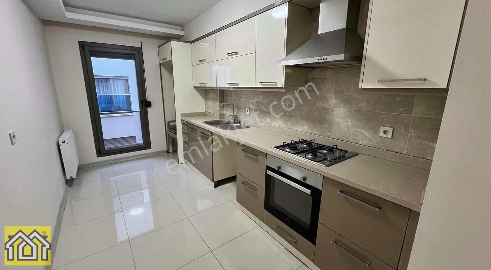 Onur Mah.metro, Ata Cad.yakını Köşe ,geniş Ve Yeni 2+1