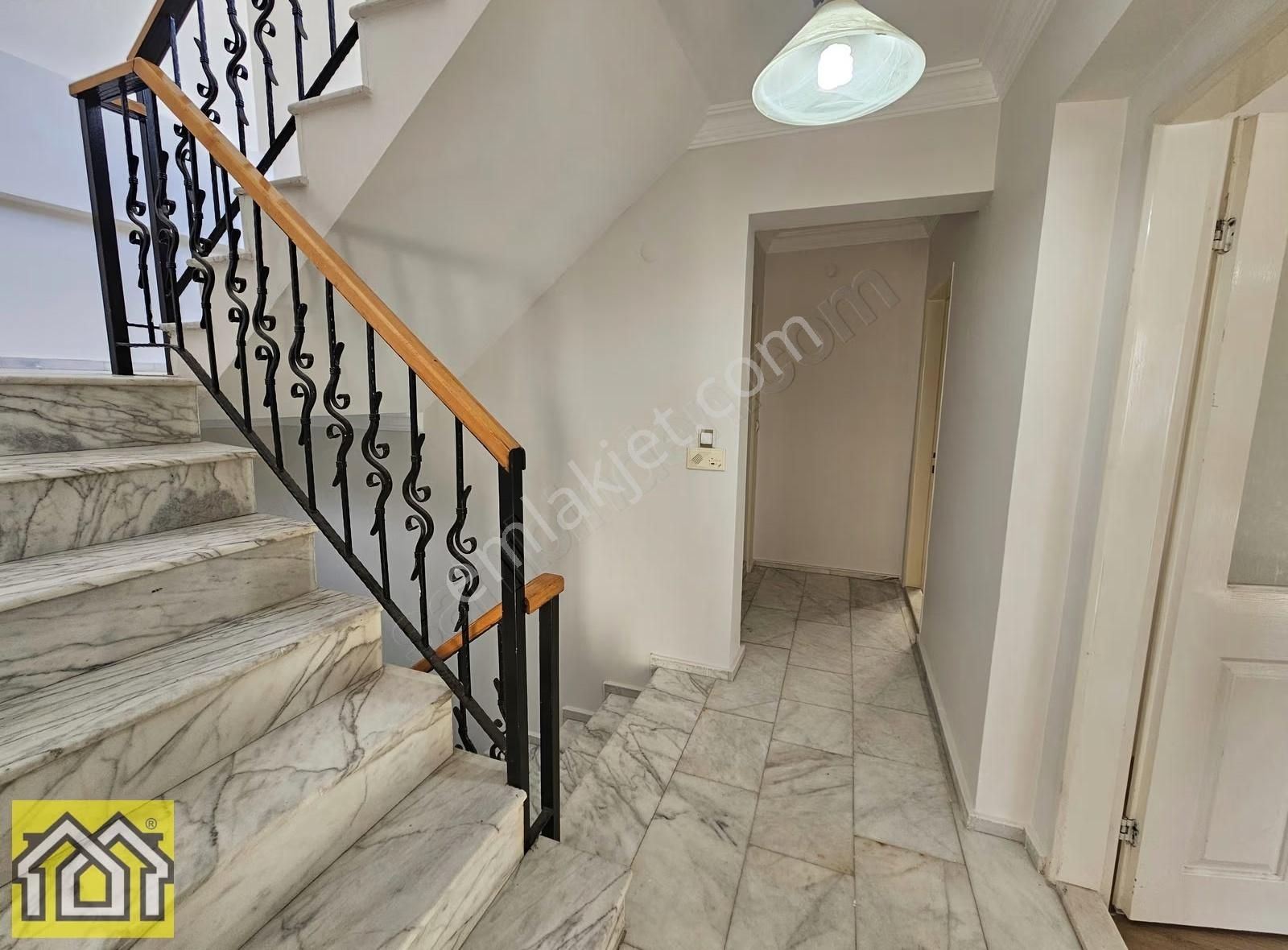 Korutürk Mah. Caddeye Yakın 4+1 350m2 Müstakil Hesaplı Villa - Görsel 2