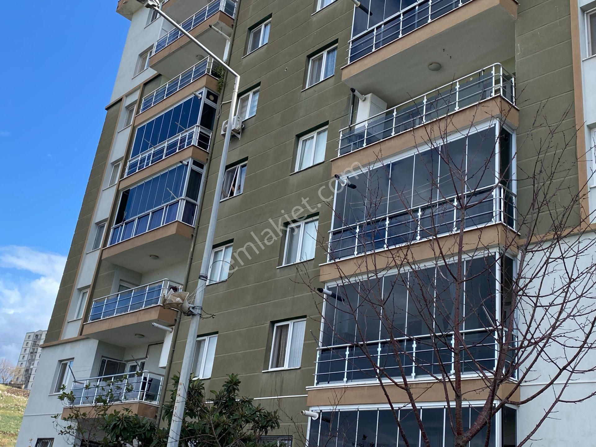 Çiğli Cumhuriyet Mah. Doğalgazlı Asansörlü Satılık 3+1 Daire - Görsel 2