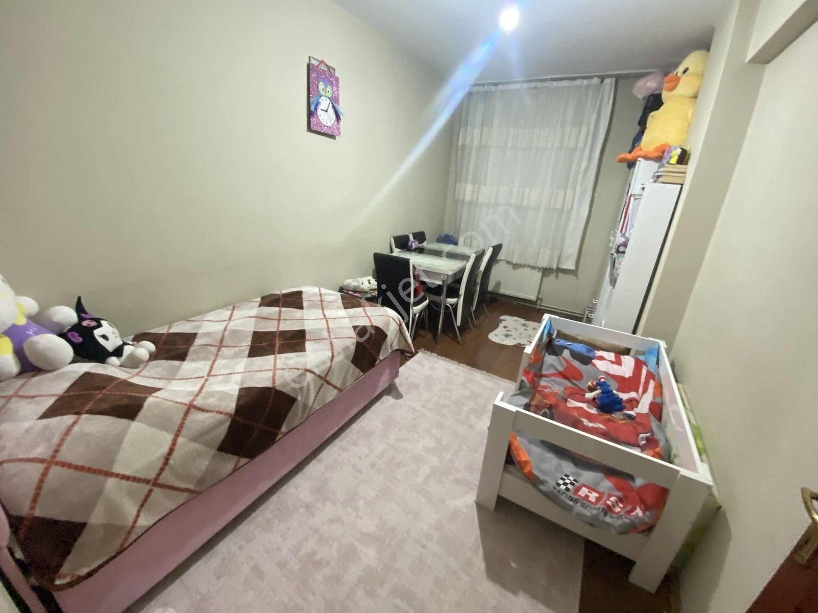 **kat Eksiği Olan** 96 Yapımı 3+1 Net 120 M2 Geniş Ön Cephe 2.kt - Görsel 4