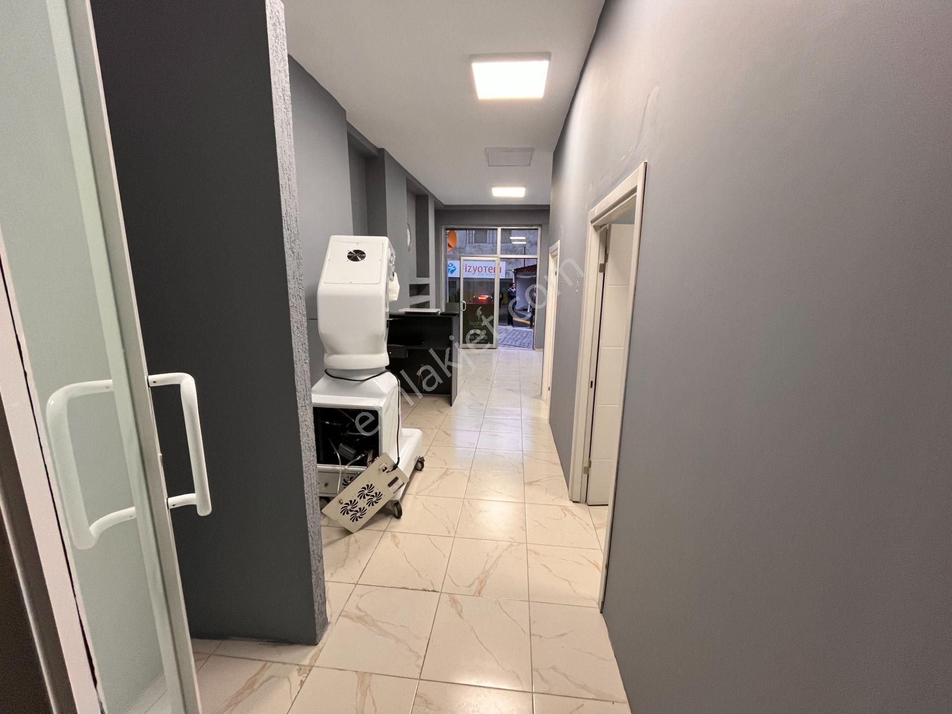 Trabzon Meydanda Kiralık Merkezi Konumda Dükkan - Görsel 15