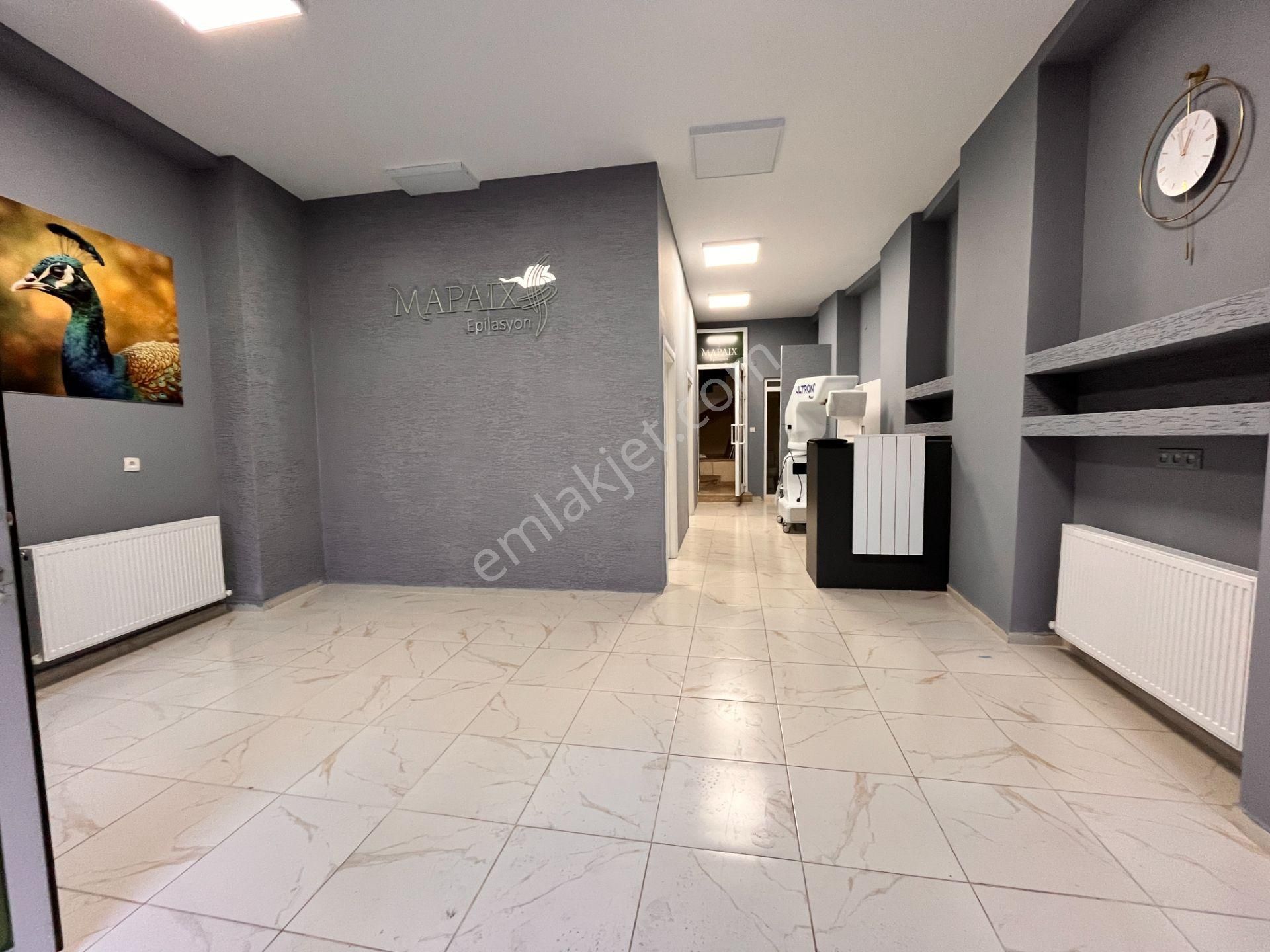 Trabzon Meydanda Kiralık Merkezi Konumda Dükkan - Görsel 5