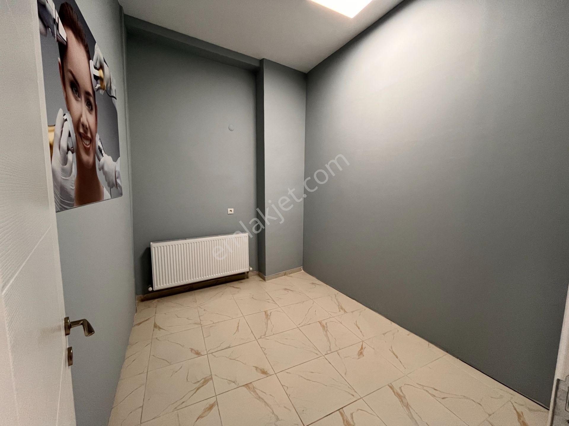 Trabzon Meydanda Kiralık Merkezi Konumda Dükkan - Görsel 9