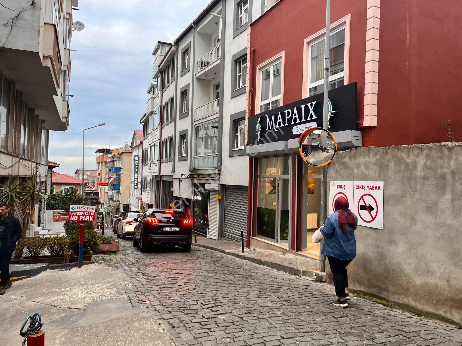 Trabzon Meydanda Kiralık Merkezi Konumda Dükkan - Görsel 3