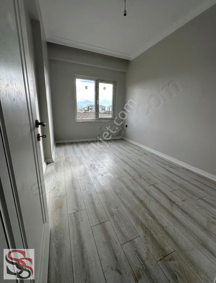 Tekeler'de Site İçi Oturuma Hazır Kapalı Garajlı 3.kat 3+1 Daire - Görsel 17