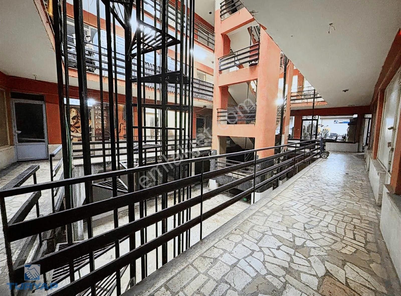 Atatürk Bulvarı Üzeri Ünlü İş Merkezinde Satılık / Dükkanlar - Görsel 2