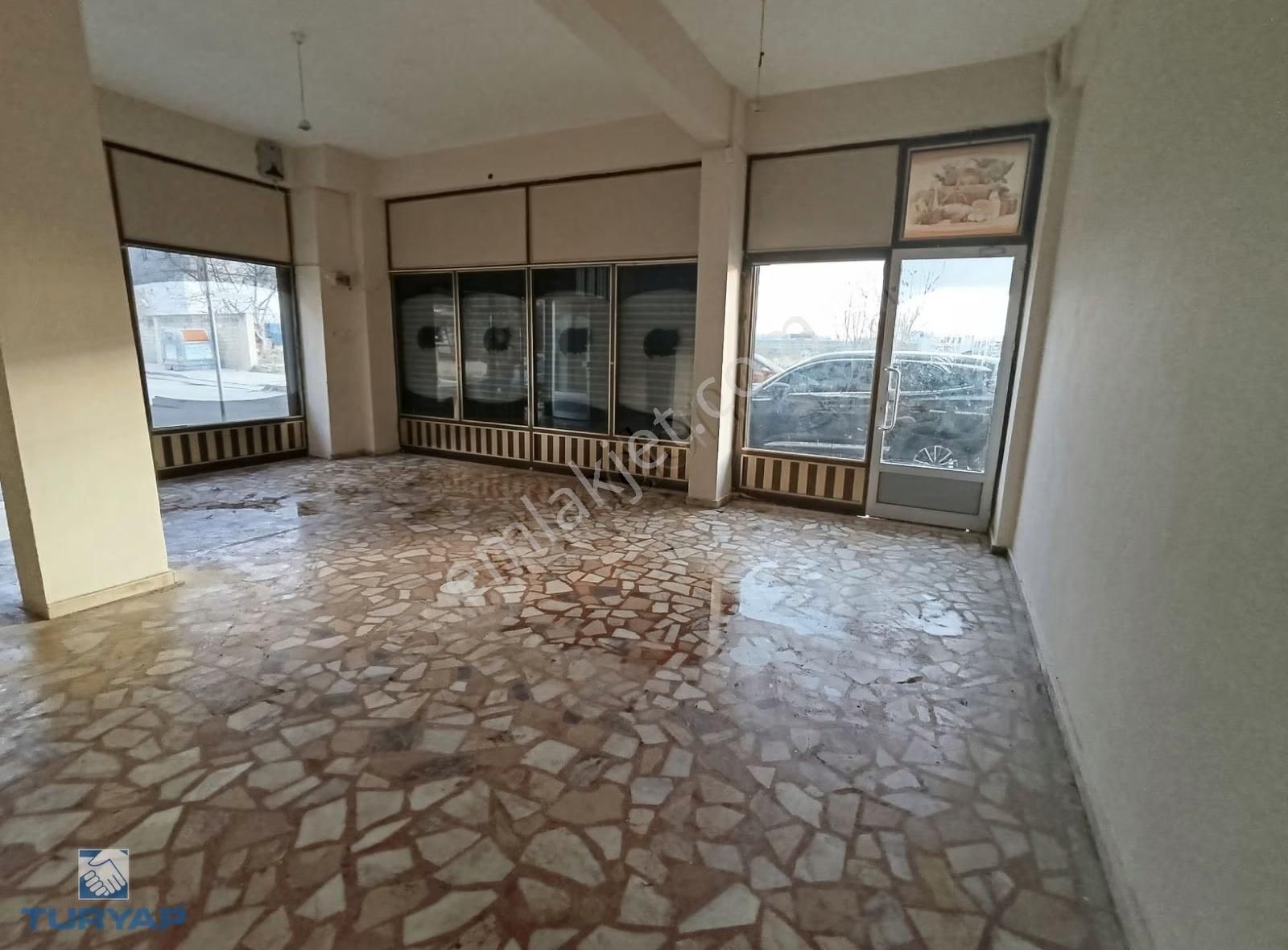 Büyükçekmece Kamu Daireleri Arkası Kiralık Dükkan - Görsel 2