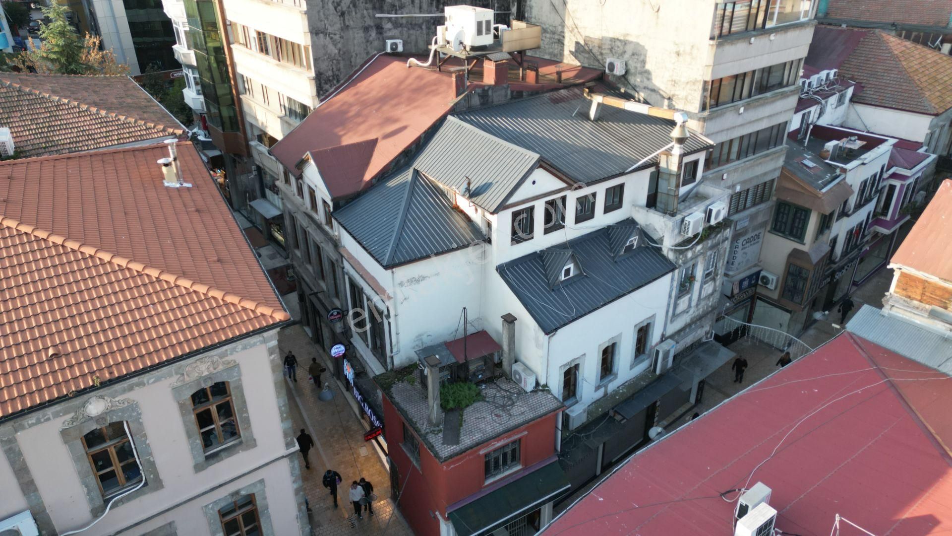 Kemerkaya'nın En İşlek Caddesinde Satılık Komple Bina