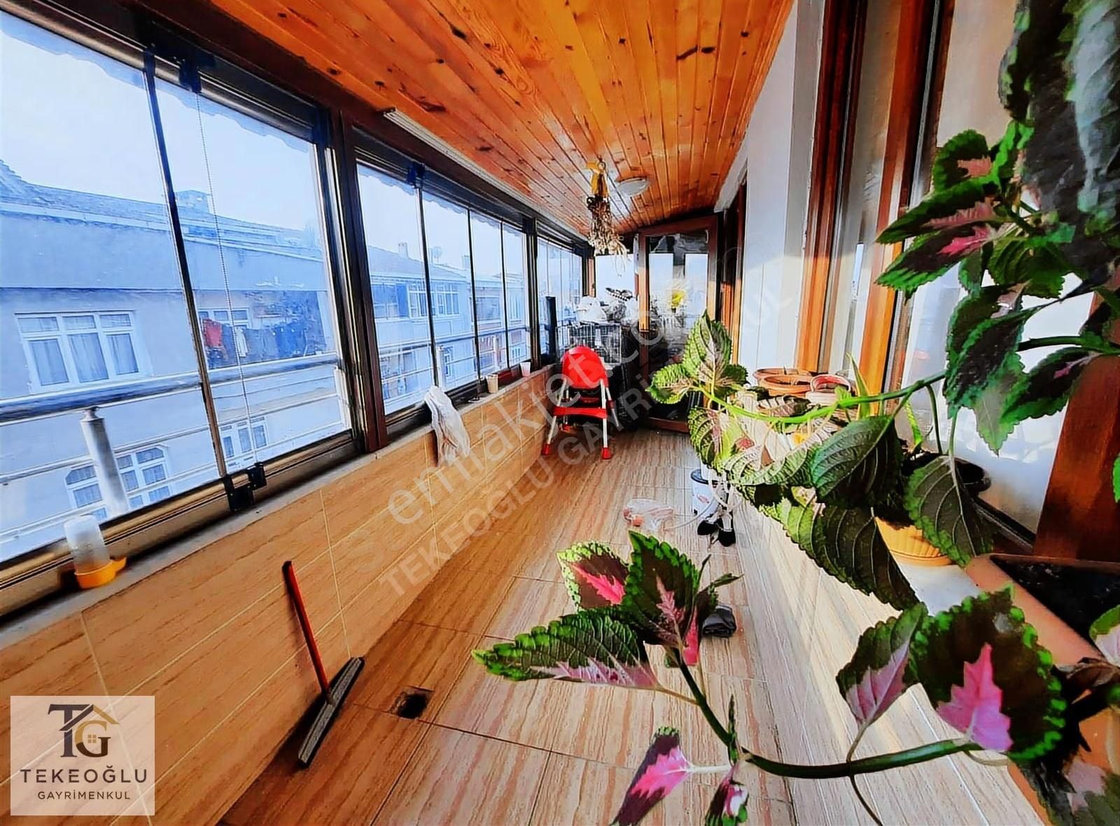 Çok Acil Satılık 100 M2 2+1 Daire Asansörlü