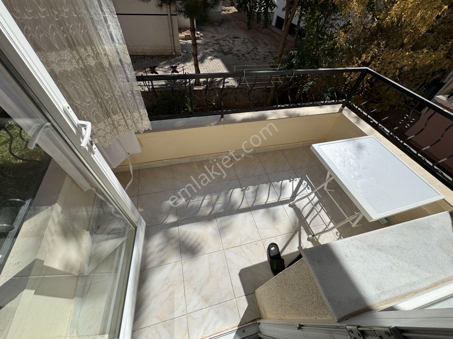 Pursaklar Mehmet Zengin Emlak'tan Merkezde 1.kot 2+1 Yapılı Masrafsız Daire - Görsel 13