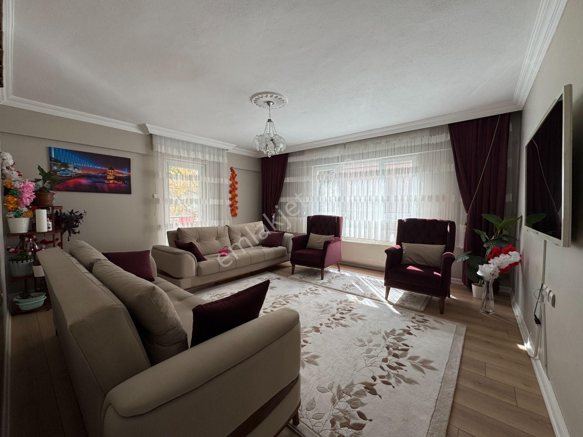 Pursaklar Mehmet Zengin Emlak'tan Merkezde 1.kot 2+1 Yapılı Masrafsız Daire