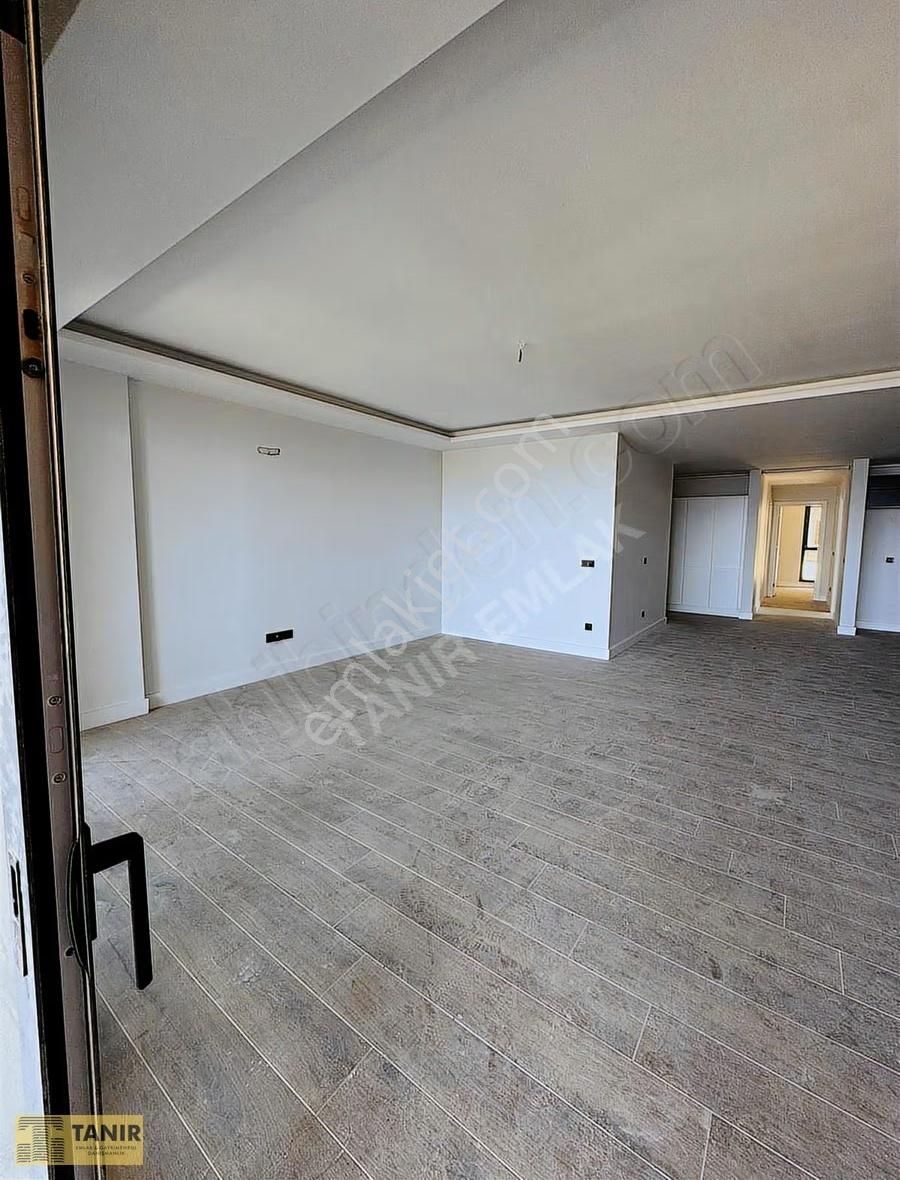 Kuşadası Royal Panorama Köşe Konumlu Deniz Manzaralı 3+1 Daire - Görsel 11