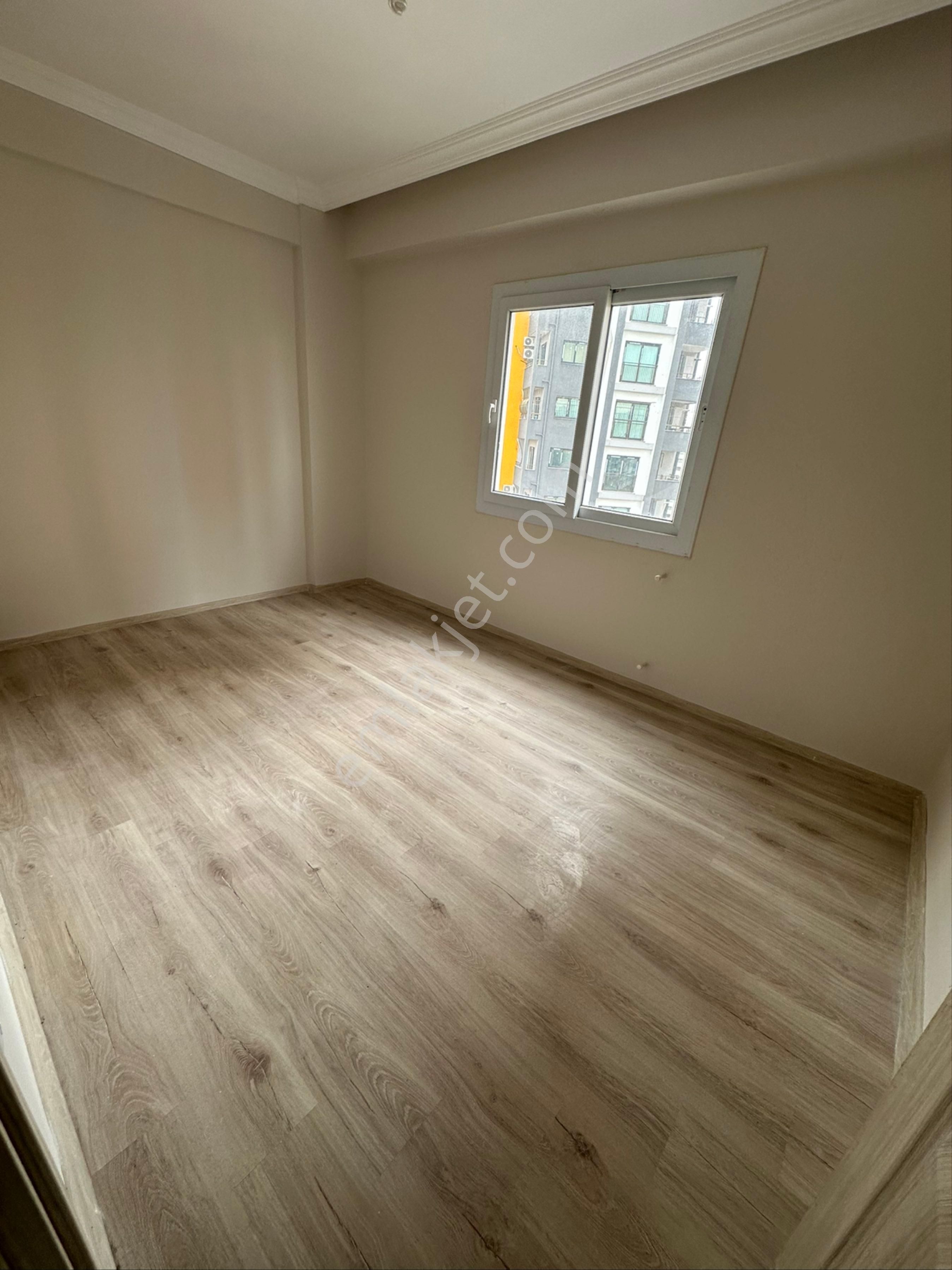 Stad Yakını Anayola Yakın Hasarsız Geniş Oturum 1+1 Daire - Görsel 10