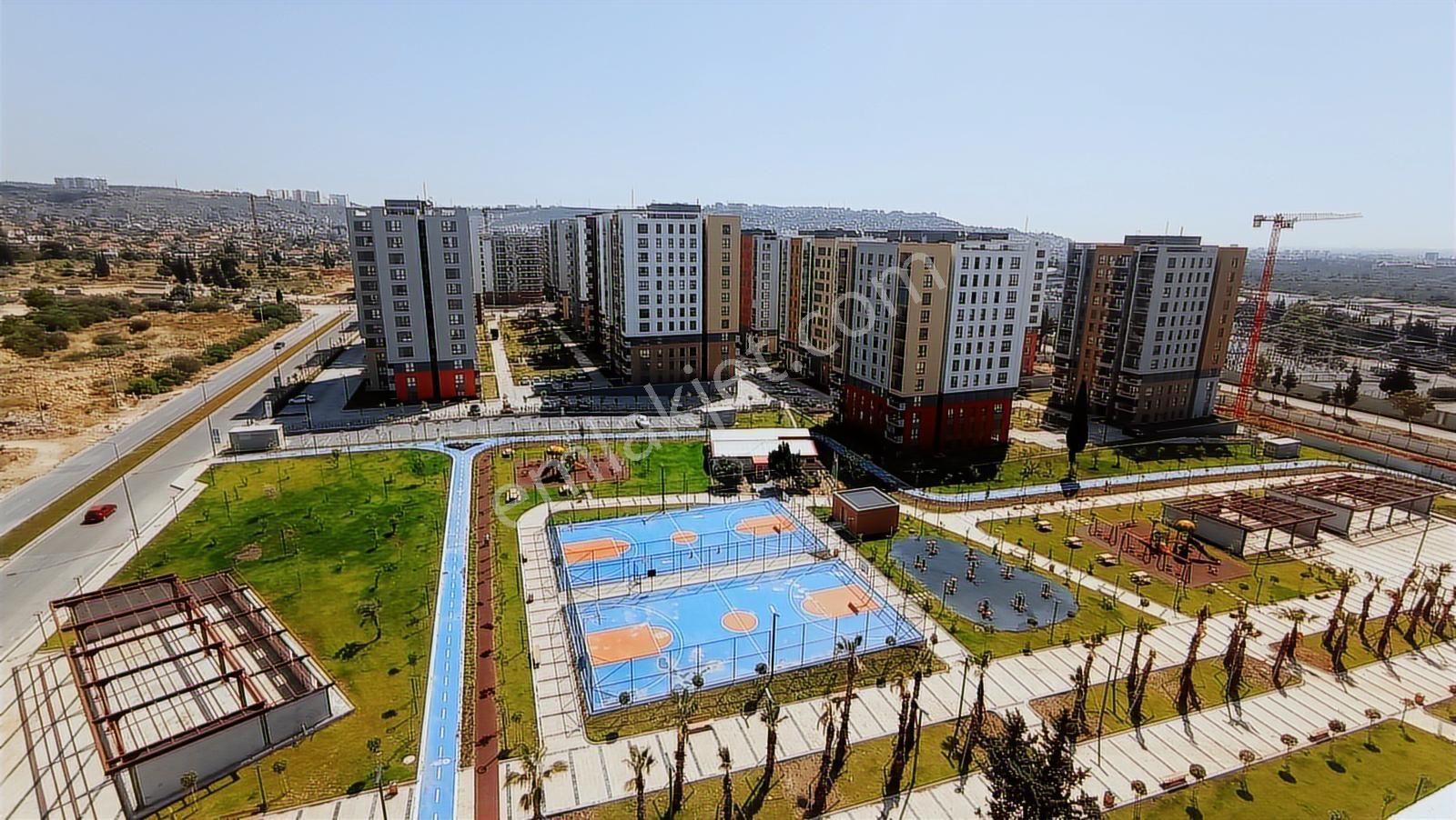 Sinanefendi' Eml'den Sur Yapı'da Krediye Uygun Fırsat 4+1