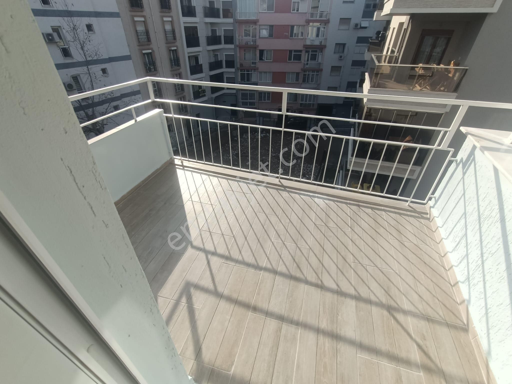 Latife Hanım Köşkü Cepheli Geniş 3+1 Masrafsız Köşe Daire - Görsel 6