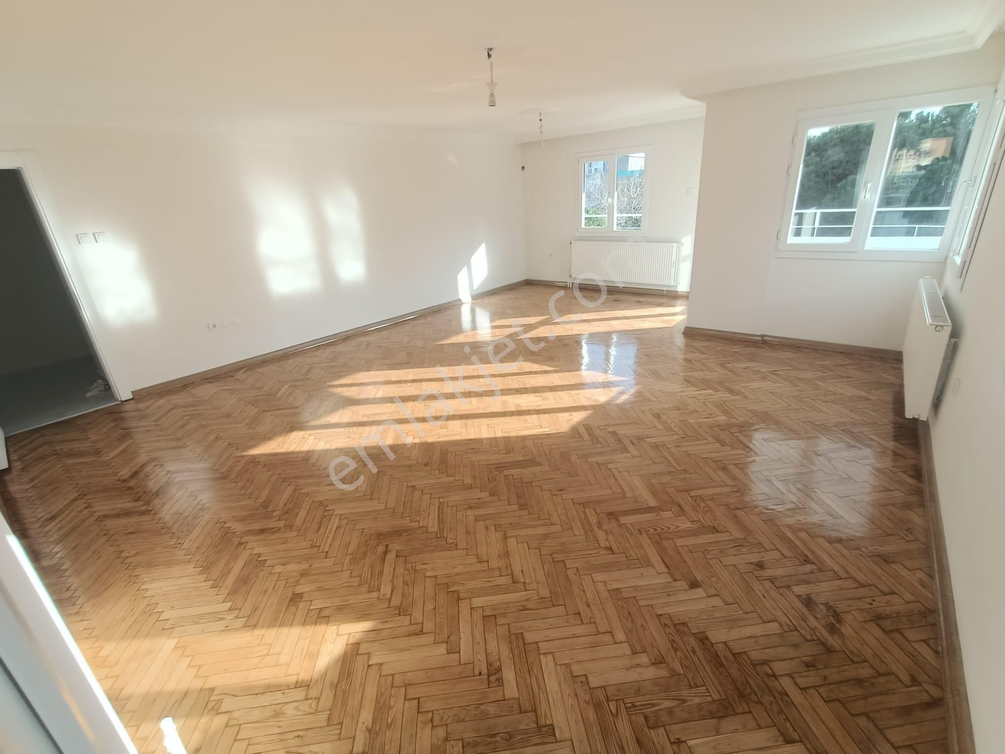 Latife Hanım Köşkü Cepheli Geniş 3+1 Masrafsız Köşe Daire